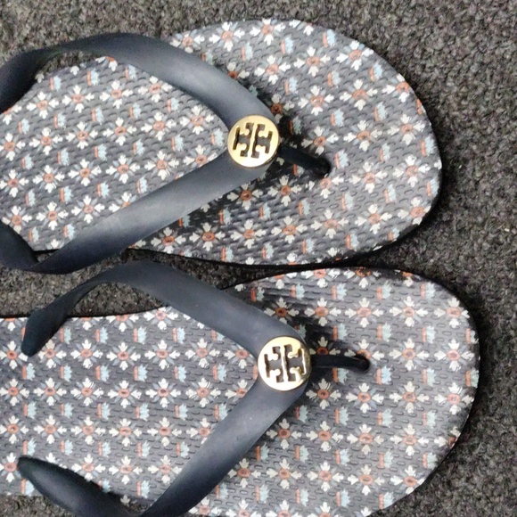 Tory Burch Thin Flip Flops - Picture 4 of 9
